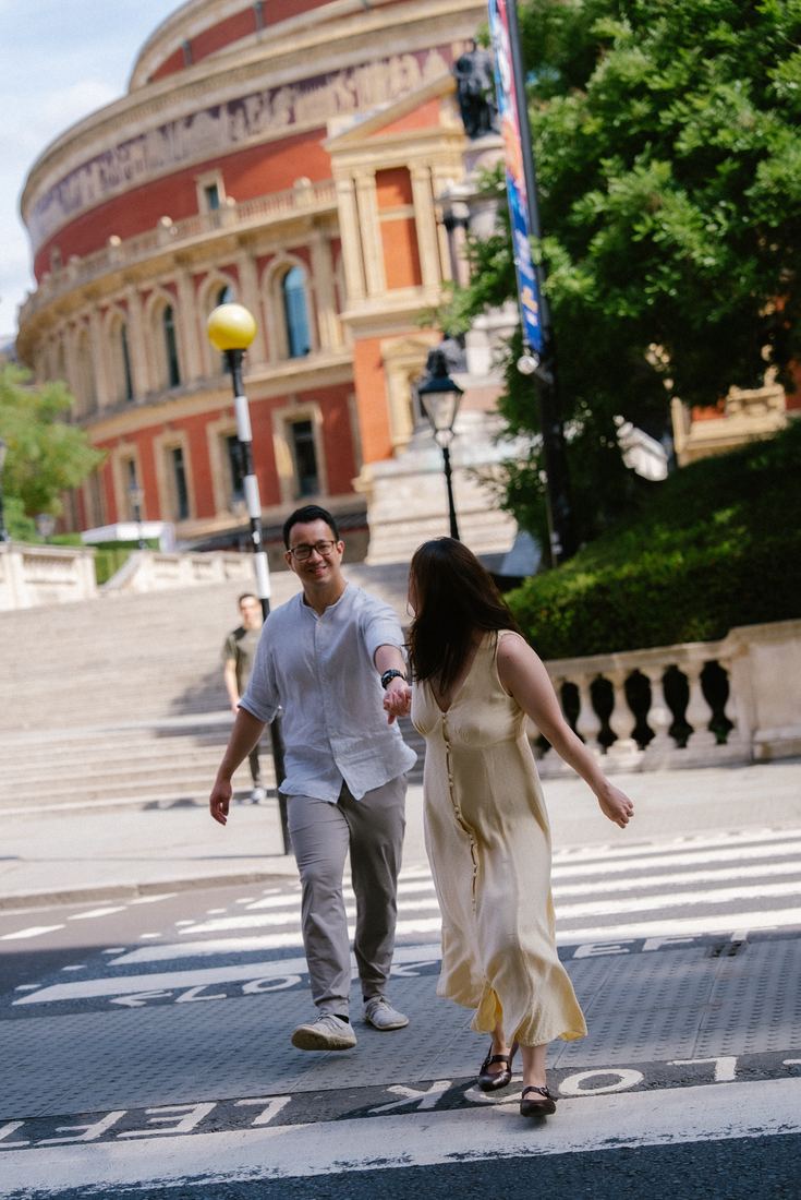Couple walking past the Royal Albert Hall