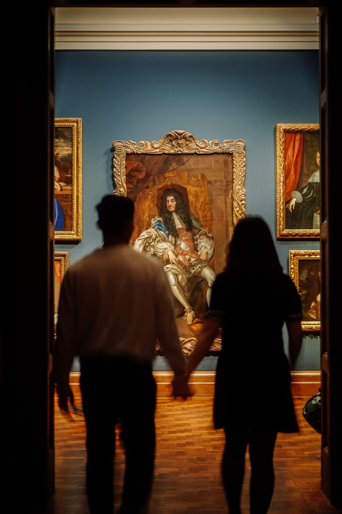 Couple walking hand in hand into a gallery